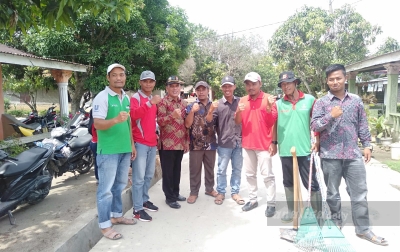 Antisipasi Penyakit dan Banjir, Warga Limapuluh Pesisir Gotong Royong