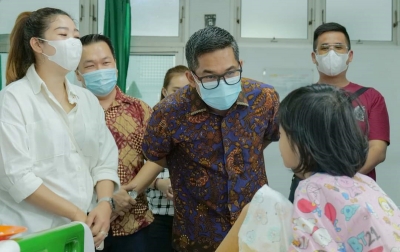 Lokot Nasution Beri Semangat Anak yang Terjangkit HIV/AIDS