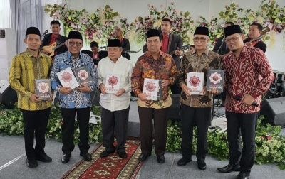 Gubsu Hadiahkan Buku Tafsir Inspirasi ke Ketua MA dan Para Hakim Agung Lain
