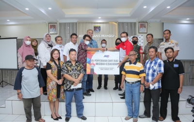 JNE Bertanggung Jawab Penuh Kepada Warga Terdampak Kebakaran di Cimanggis Depok