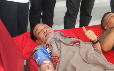 Sambut HUT ke-77 TNI, Kapolda Sumut Donor Darah untuk Kemanusiaan