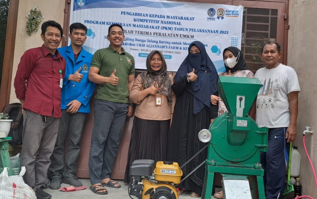 Tingkatkan Produktivitas UKM, Tim PKM Dosen UMSU Beri Mesin Penggiling Bunga Telang Kering