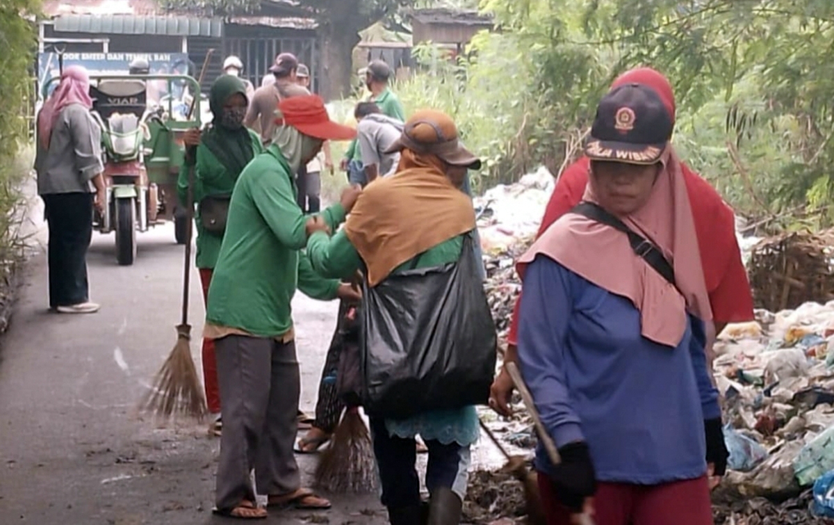 Tumpukan Sampah Dibersihkan Setelah Dikeluhkan Warga