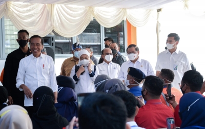 Presiden Serahkan BSU Bagi Peserta BPJS Ketenagakerjaan di Baubau dan Buton