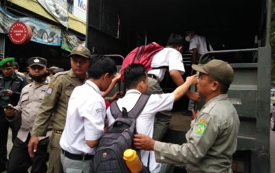 Operasi Kasih Sayang Pemko Medan Jaring Pelajar Bolos Sekolah di Warnet dan Kafe