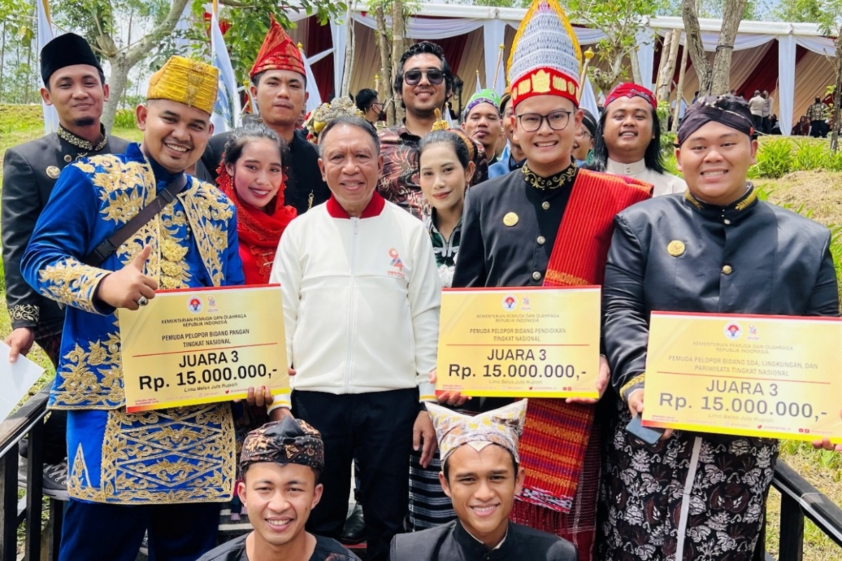 Albert Masli Terima Penghargaan Pemuda Pelopor Tingkat Nasional