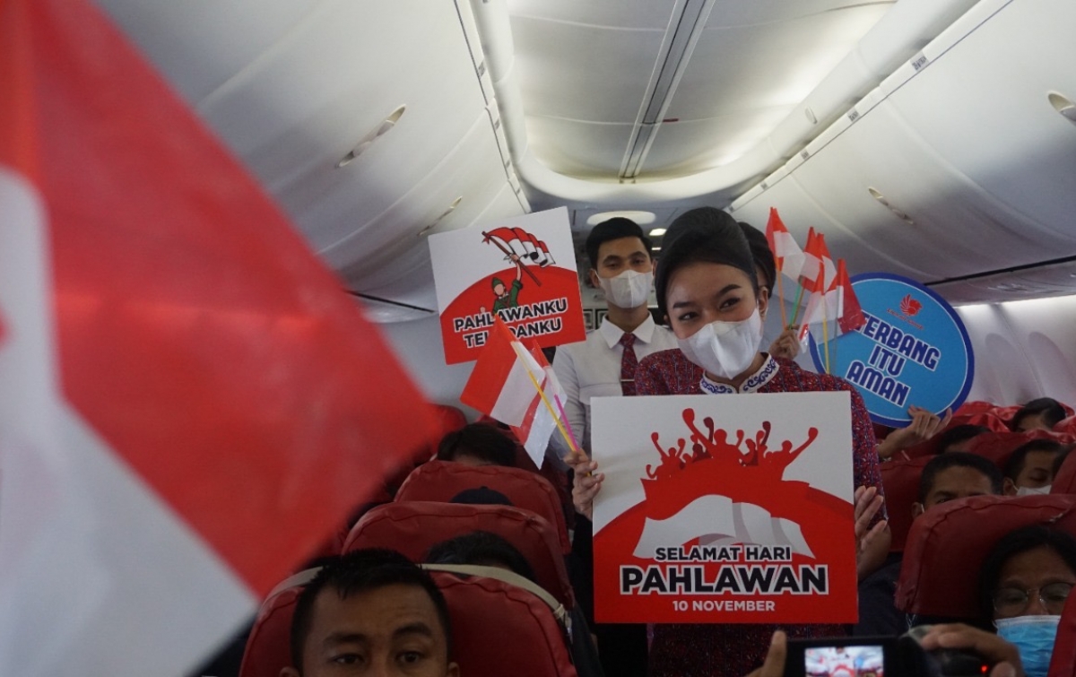Lion Air Merayakan Peringatan Hari Pahlawan di Ketinggian 33.000 Kaki