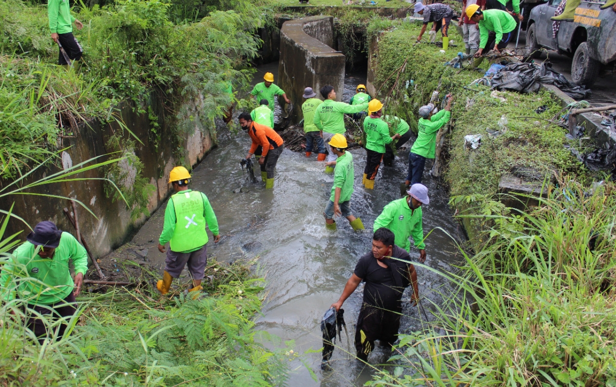 Kolaborasi Antarpihak Bersihkan Aliran Sungai Bederah di Tapal Batas