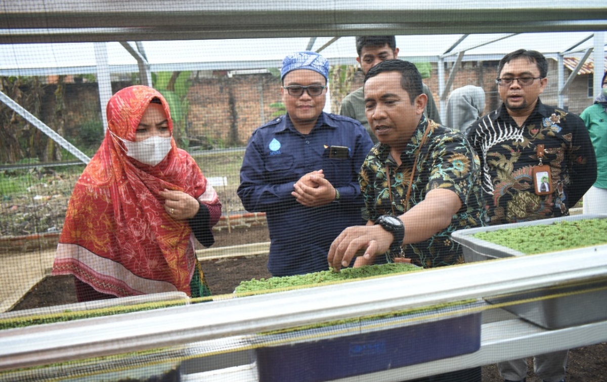 Bakti Sosial Bangun Jamban Sehat di Tegal dan Wisata Hijau di Lampung