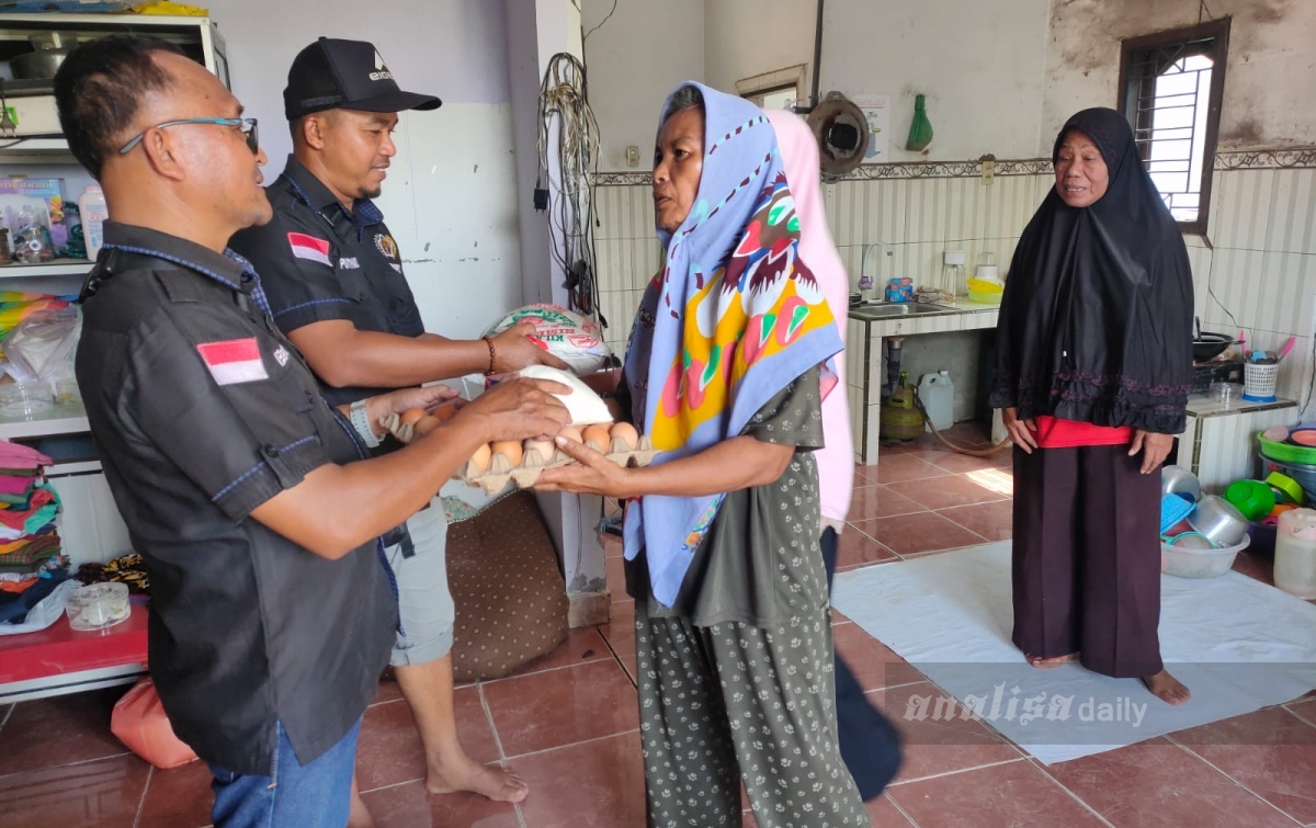 PWI Sergai Serahkan Bantuan untuk Korban Banjir di Tanjung Beringin-Sei Rampah