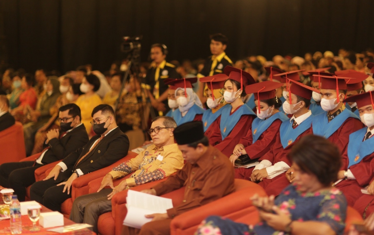 213 Mahasiswa UMBP Diwisuda, Ini Pesan Rektor dan Ketua Yayasan