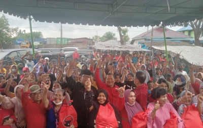 Program PDI Perjuangan Sapa Wong Cilik Terus Berlanjut, Kini Rapidin Simbolon Salurkan 1.500 Paket Sembako di Kota Medan
