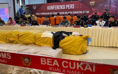 Bea Cukai Sumut Sita Rokok Ilegal Miliaran Rupiah dan 449 Ballpress Pakaian Bekas