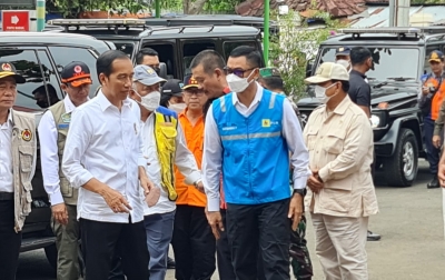 Jokowi Tinjau Posko RS Sayang Cianjur, Pastikan Logistik hingga Listrik PLN Aman