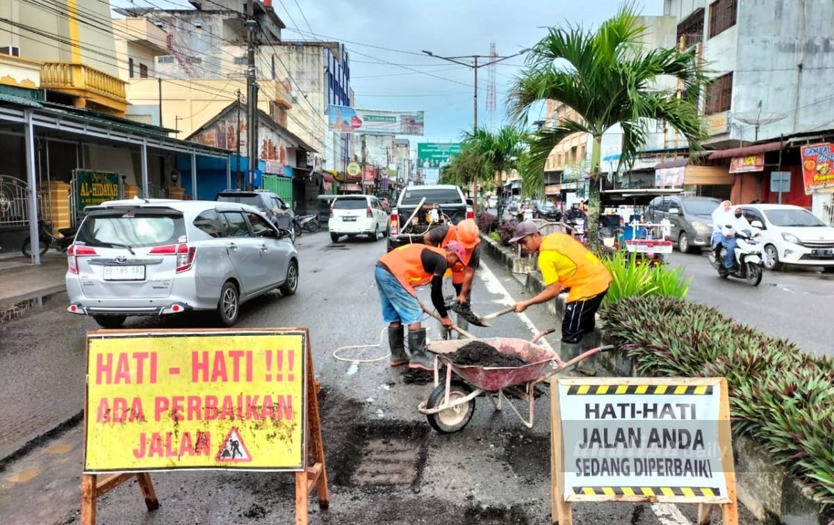 Dinas PUTR Asahan Lakukan Pemeliharaan Jalan Inti Kota Kisaran