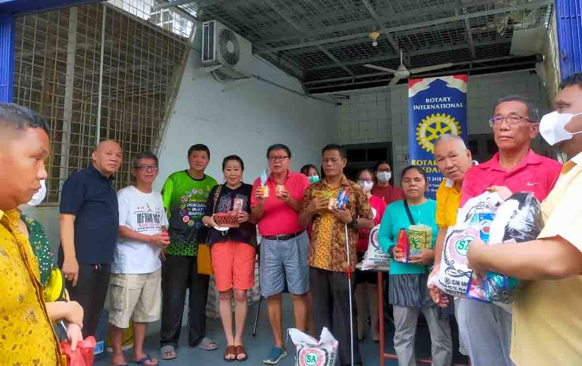 Salurkan 2000 Ribuan Paket Sembako, Yayasan RC Medan Deli Baksos Nataru