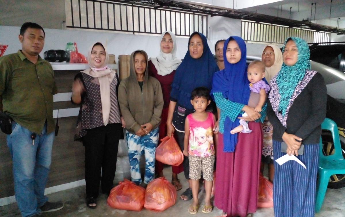 Mansyur Residence Salurkan CSR Berupa Sembako untuk Warga Sekitar Gang Melati