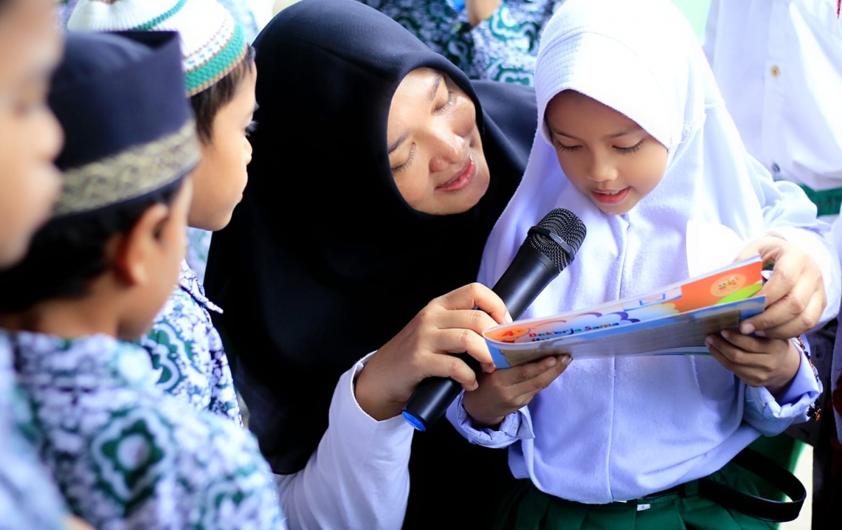 KSI 'Goes To School' Berbagi Cinta untuk Tebar Senyum Ratusan Siswa SD