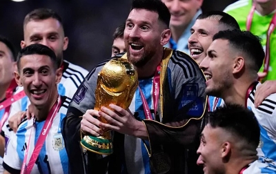 Emir Qatar Berikan Tunik Kepada Lionel Messi, Ini Artinya