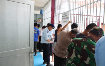 Kerja Sama TNI-Polri, Lapas Siborongborong Razia Blok Kamar WBP