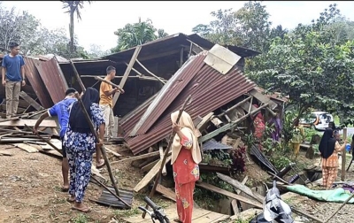 Para Ibu di Sidimpuan Bongkar Kafe 'Remang-remang'