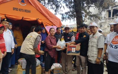 PKS Salurkan Bantuan untuk Korban Kebakaran Jalan Bromo Medan