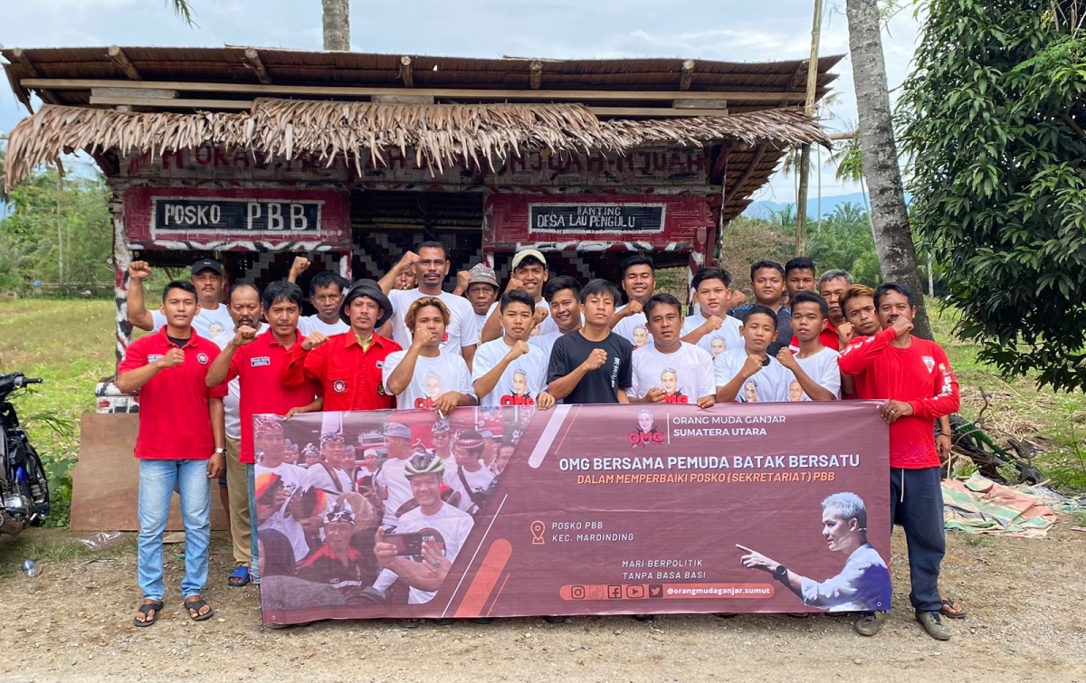 Orang Muda Ganjar Perbaiki Posko Pemuda Batak Bersatu di Kabupaten Karo