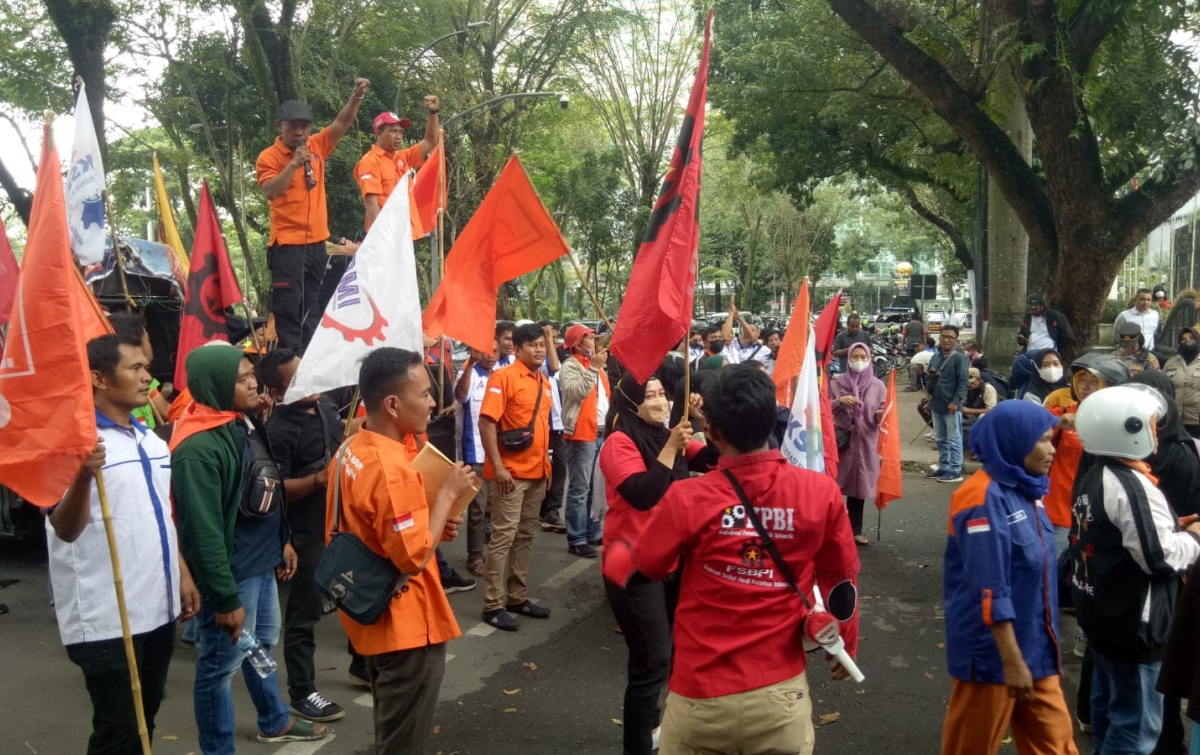 Partai Buruh Unjuk Rasa di DPRD Sumut, Tolak Perppu Cipta Kerja