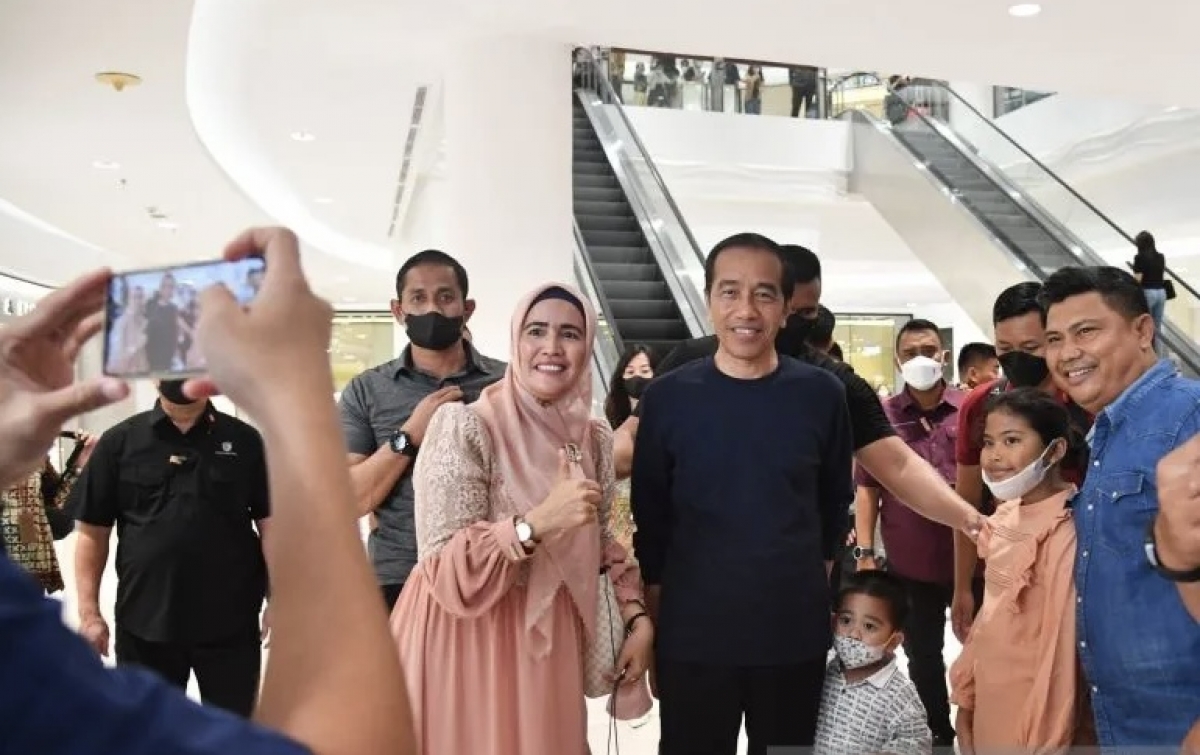 Jokowi Ajak Sedah Mirah dan Al Nahyan Main ke Mal di Medan