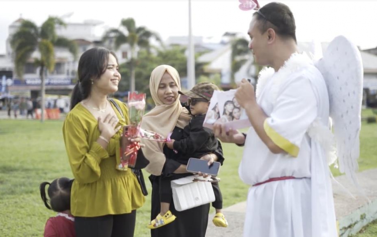 Ribuan Bunga di Hari Kasih Sayang, Dikasih Buat Siapa Saja?