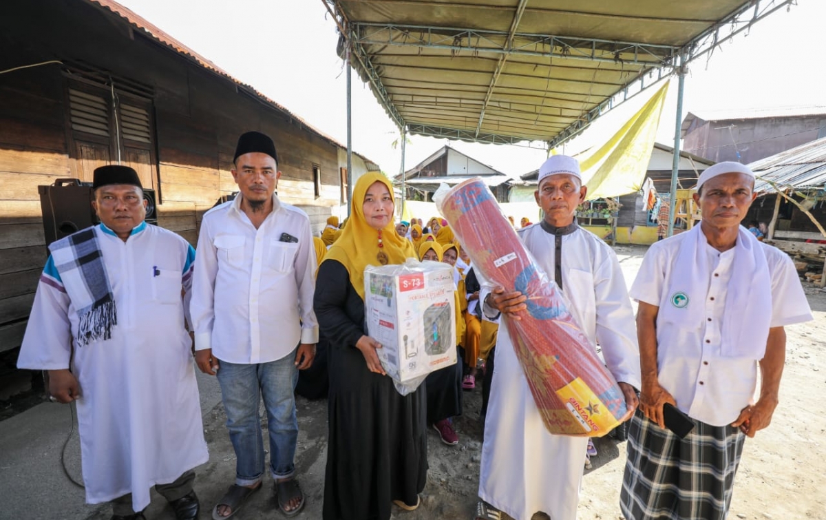 TGS Ganjar Beri Bantuan Pengeras Suara untuk Majelis Taklim Medan Marelan