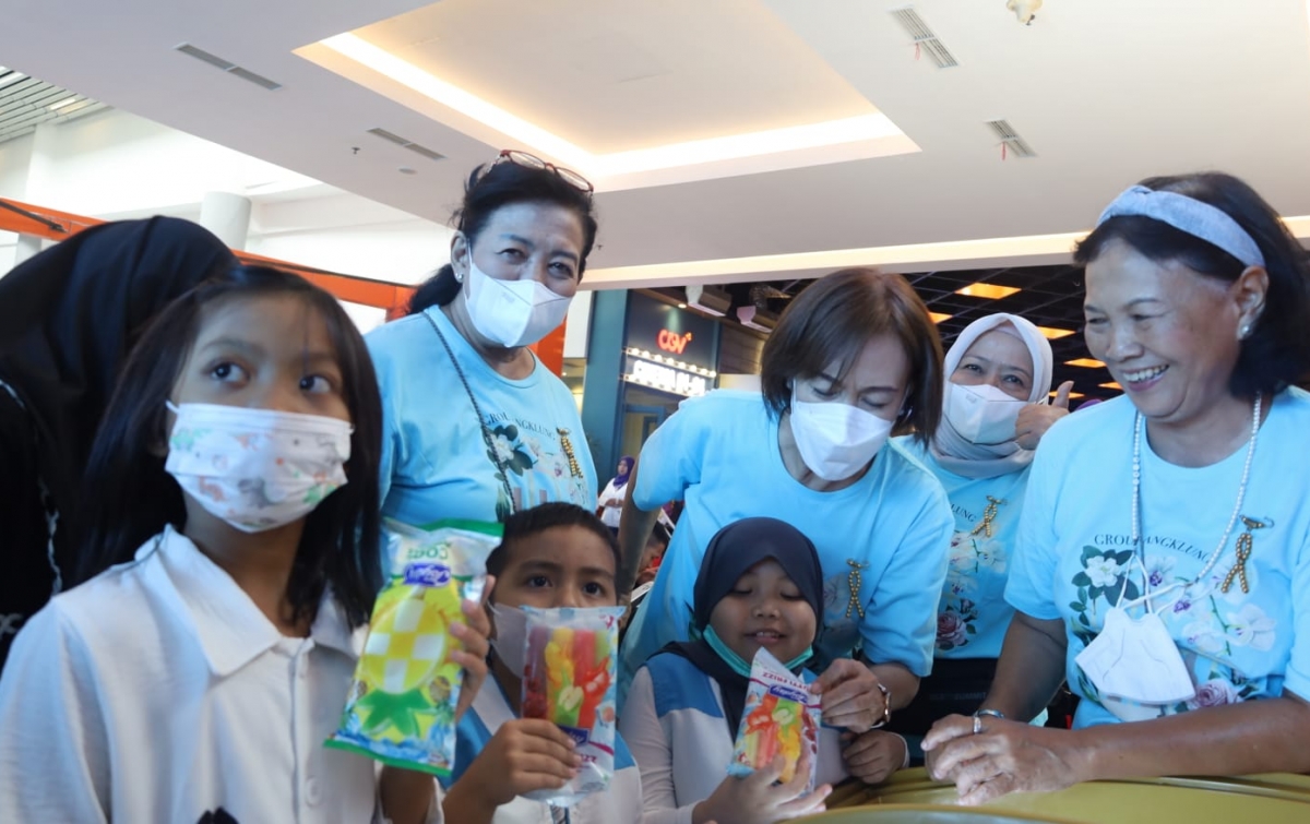 Hari Kanker Anak Sedunia, Yili Berbagi Kebahagian dengan Sediakan Ice Cream Gratis