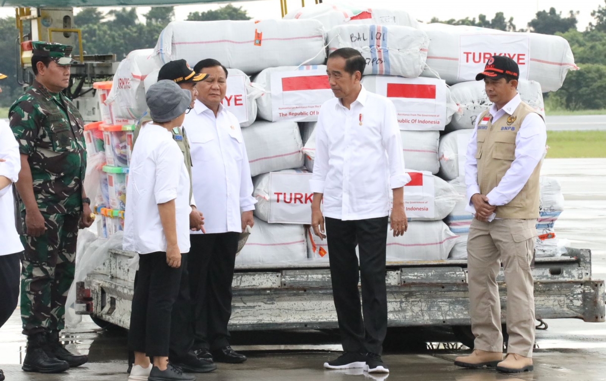 Jokowi Berangkatkan Dukungan Kemanusiaan untuk Turki dan Suriah Tahap 3