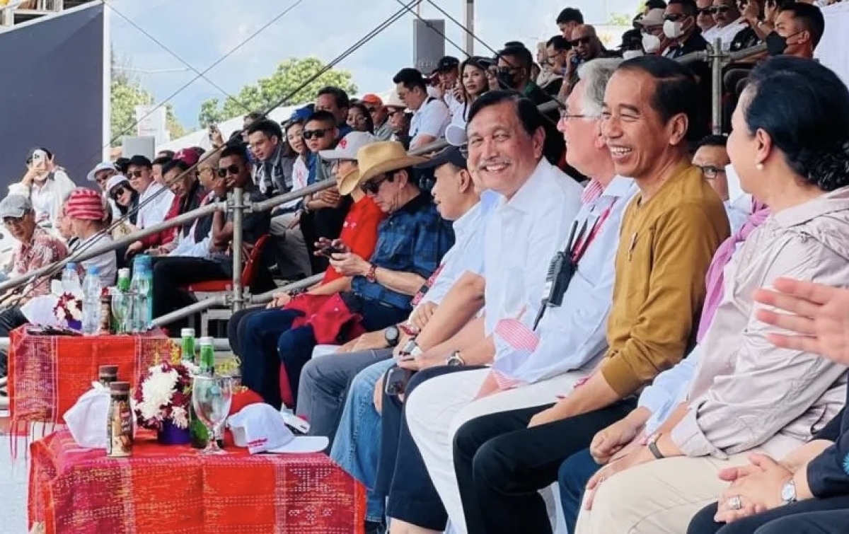 Jokowi Tiba di Pelabuhan Muliaraja Napitupulu Jelang Balapan F1 Poweboat