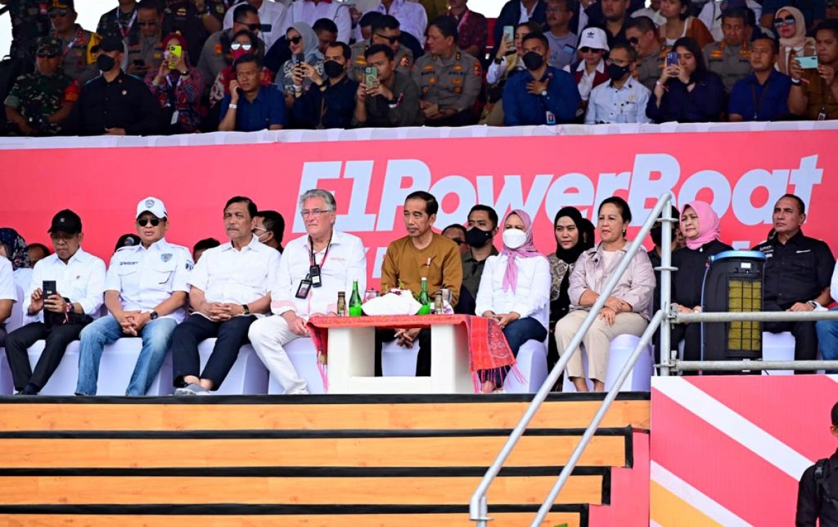 Keseruan F1 Powerboat Danau Toba Dirasakan Jokowi dan Masyarakat