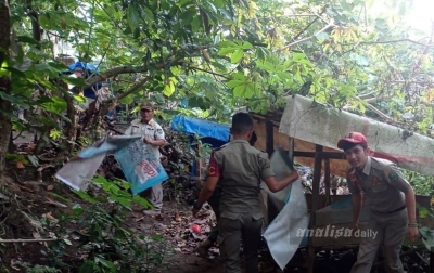 Polisi Pamong Praja Bongkar Pondok yang Diduga Lokasi Prostitusi