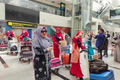 Siswa Hikmatul Fadhillah yang Ikut Pertukaran Pelajar di Malaysia Disambut di Kulanamu
