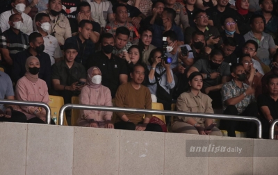 Jokowi, Iriana dan Kahiyang Ayu Nonton Konser Dewa 19 di Medan