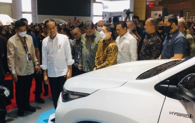 Kurangi Kemacetan, Jokowi Harap Industri Otomotif Berorientasi Ekspor