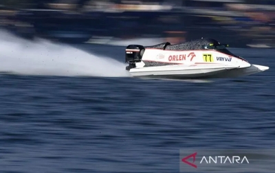 F1 PowerBoat, Bartek Marszalek Menangi Race I
