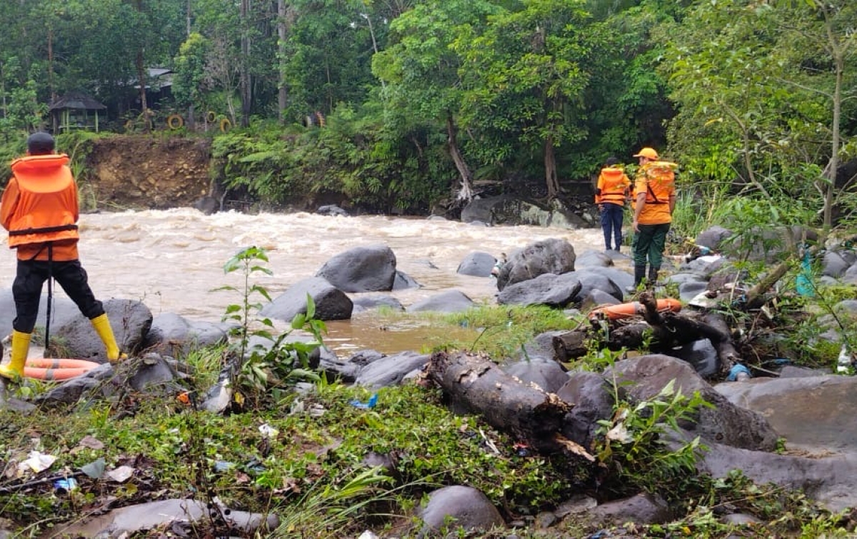 6 Santri Hanyut di Tapsel, 1 Ditemukan Tewas