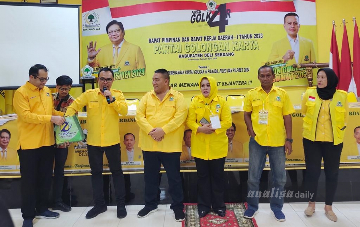 Golkar Berangkatkan 4 Kader Umrah Gratis Bersama Zulindo Medan