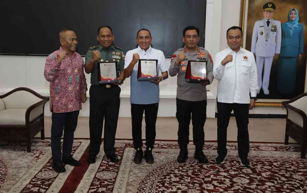 Sukseskan Hari Pers Nasional 2023, Kapolda Sumut Terima Penghargaan