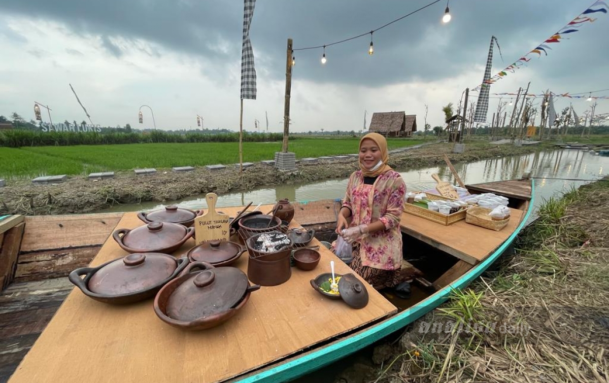 Berburu Takjil Sambil Ngabuburit di Pasar Terapung Sawah Lukis Binjai, Seru...