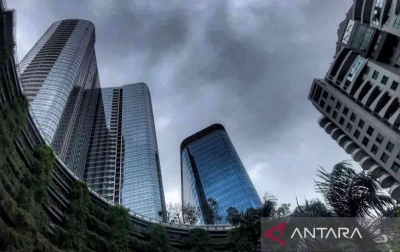 Cuaca di Kota-kota Besar Indonesia Berawan dan Hujan