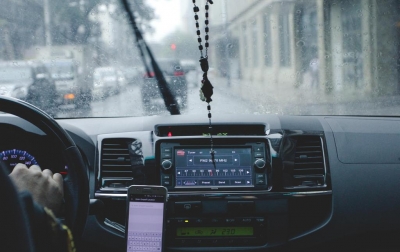 Tips Aman Berkendara Saat Musim Hujan