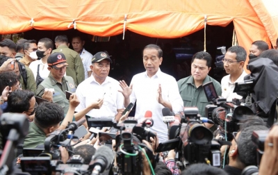 Jokowi Tinjau Lokasi Terdampak Kebakaran Pipa Depo Pertamina Plumpang