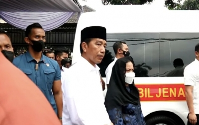 Jokowi Lepas Keberangkatan Jenazah Istri Moeldoko