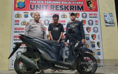 Pelaku Penggelapan Tertunduk Lesu Usai Ditangkap Polisi