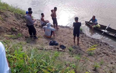 Diduga Ingin Bunuh Diri, Suami, Istri dan Dua Anak Terjun ke Sungai